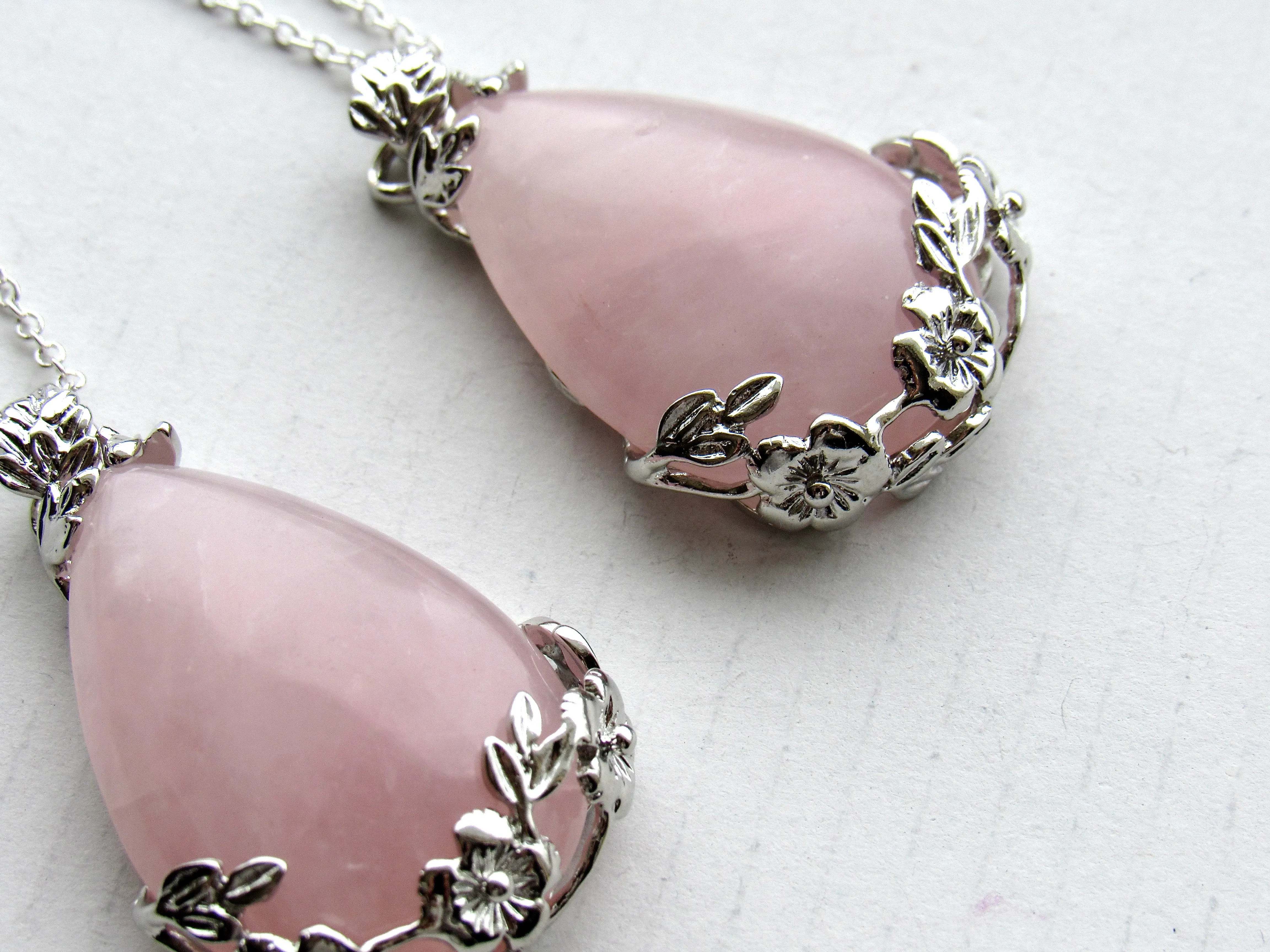 Blooming Rose Quartz Necklaces